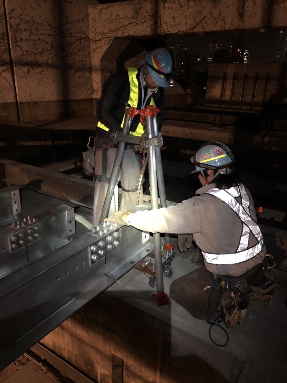 首都高速トンネルにて