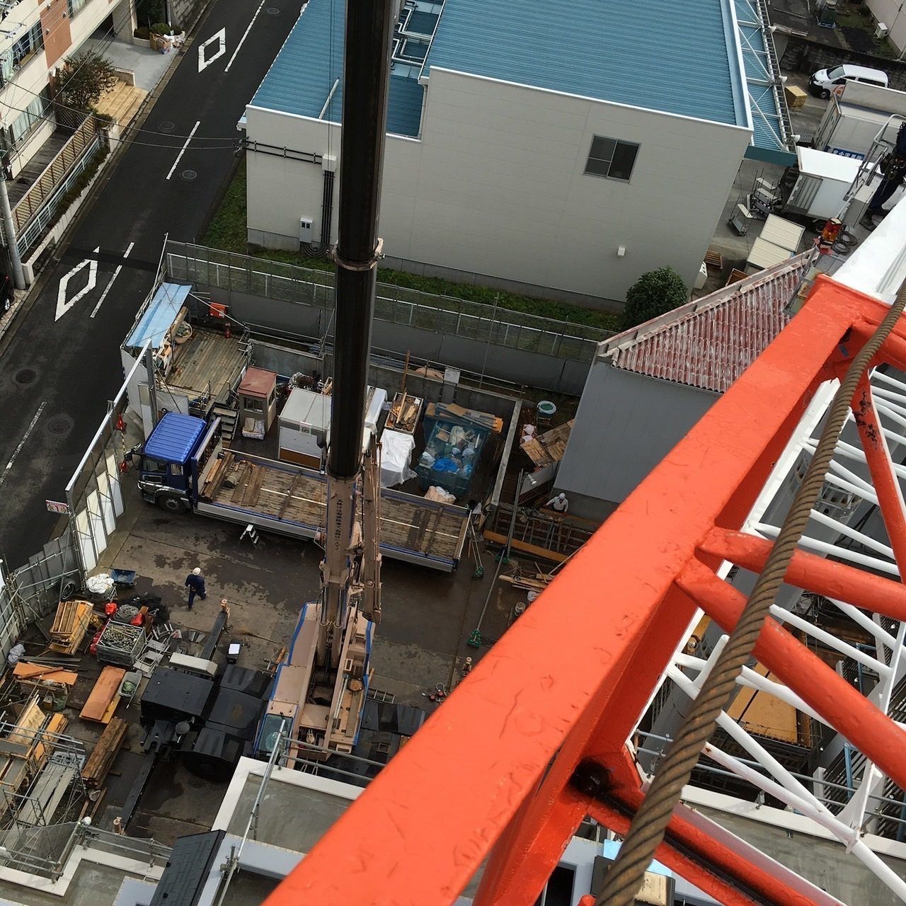 クレーンによる機械の揚重