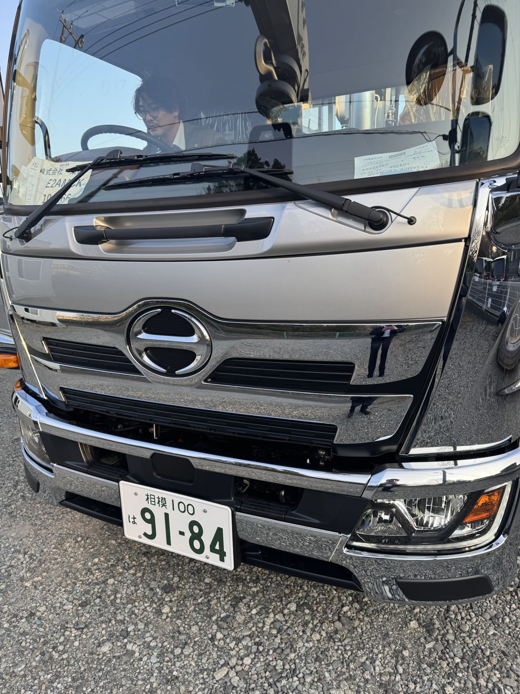 大型ユニック車の正面