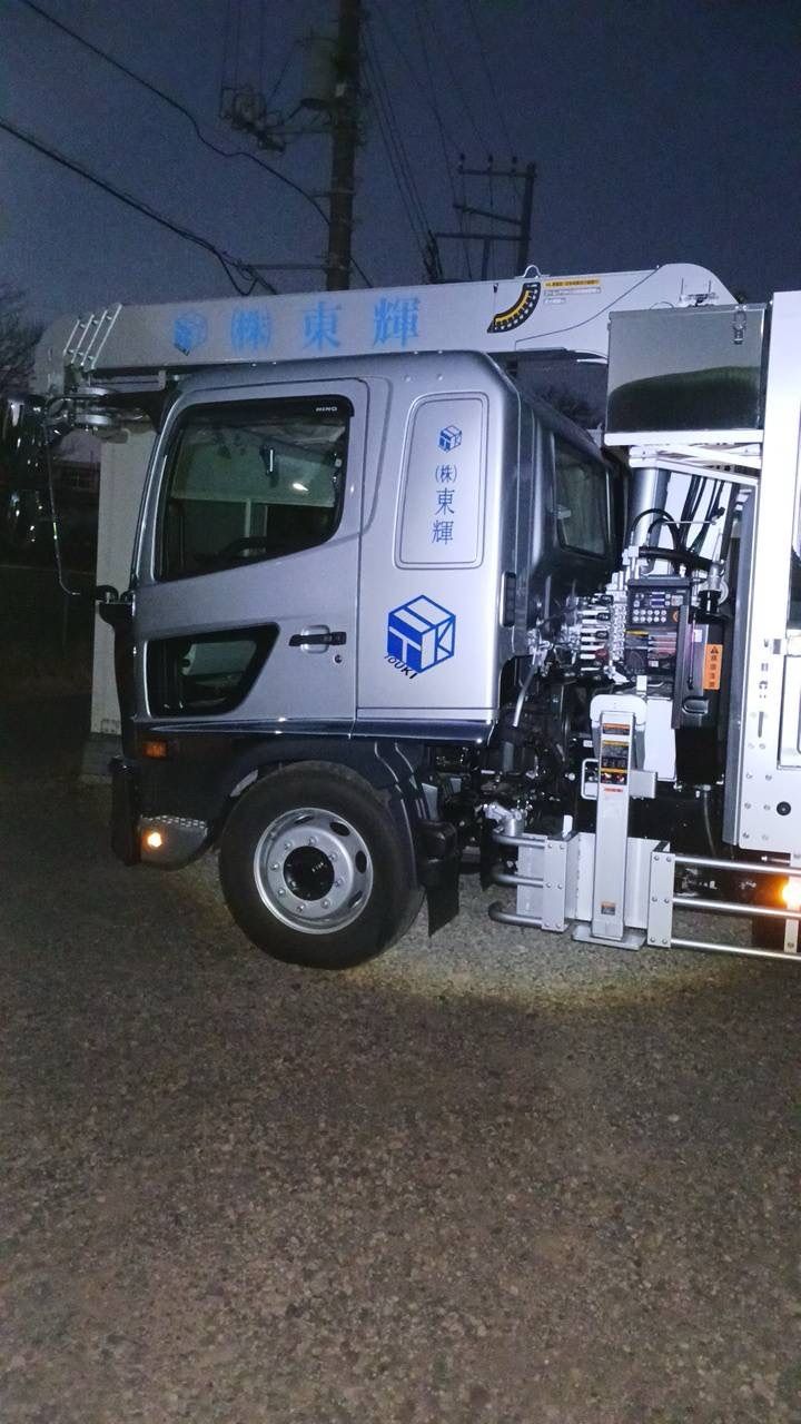 大型ユニック車の側面