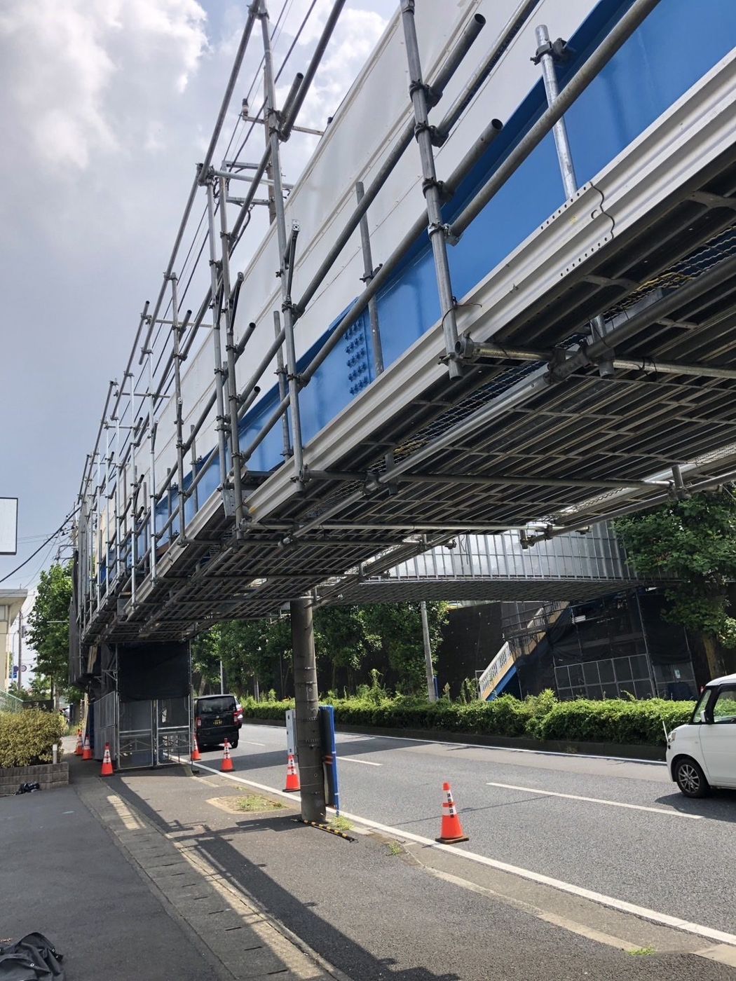 高架下での作業